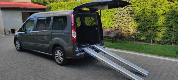 FORD TOURNEO CONNECT  dostosowany do potrzeb przewożenia osób niepełnosprawnych - obrazek 1