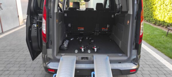 FORD TOURNEO CONNECT  dostosowany do potrzeb przewożenia osób niepełnosprawnych - obrazek 7