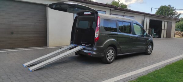 FORD TOURNEO CONNECT  dostosowany do potrzeb przewożenia osób niepełnosprawnych - obrazek 2
