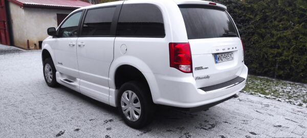DOGE GRAND CARAVAN dostosowany do potrzeb przewożenia osób niepełnosprawnych - obrazek 7