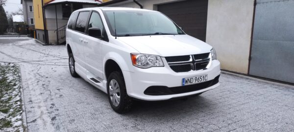 DOGE GRAND CARAVAN dostosowany do potrzeb przewożenia osób niepełnosprawnych - obrazek 4